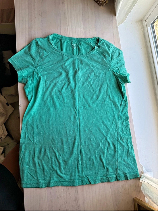 crown & ivy Tops - Crown & Ivy Authentic Tee Short Sleeve Tee in Green Size Medium Like New